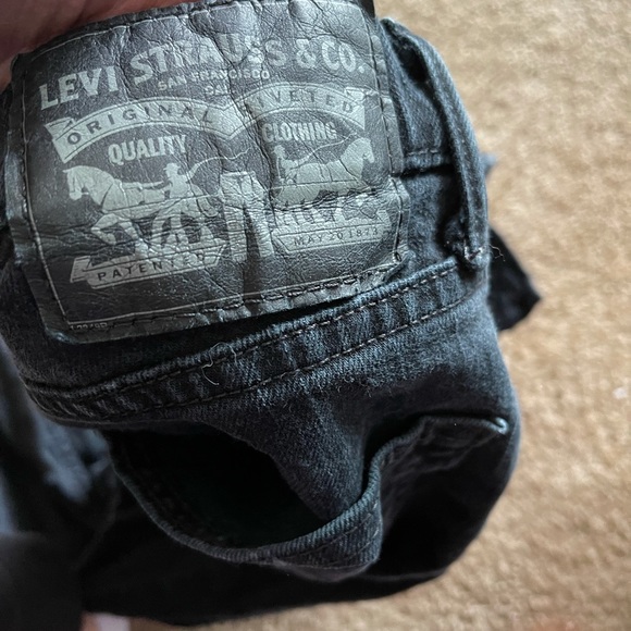 Levis - Picture 3 of 4